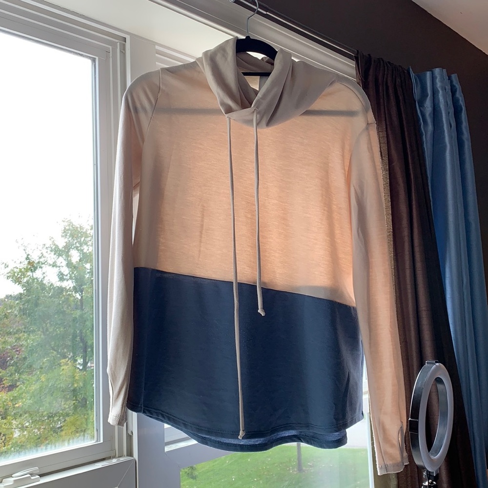 NWOT Lightweight color block sweatshirt size M